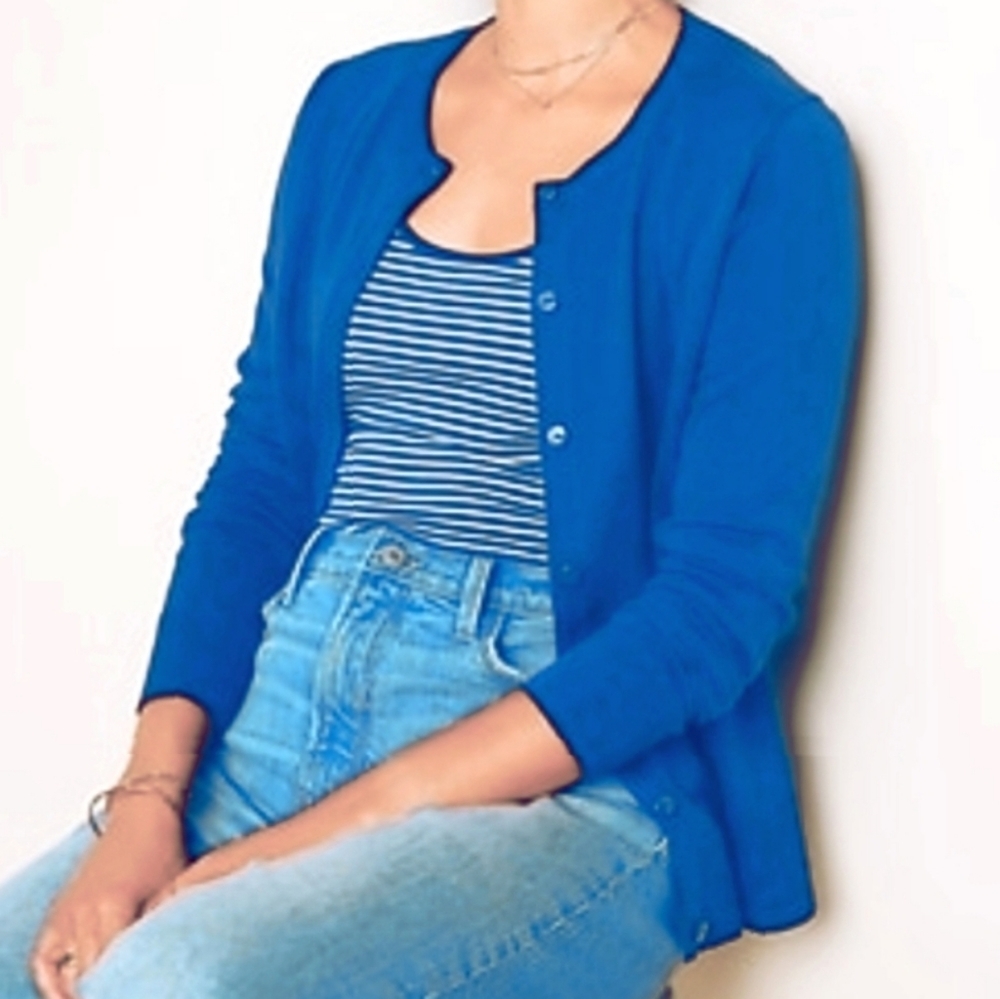OLD NAVY• Cardigan• Long Sleeved Round Neck